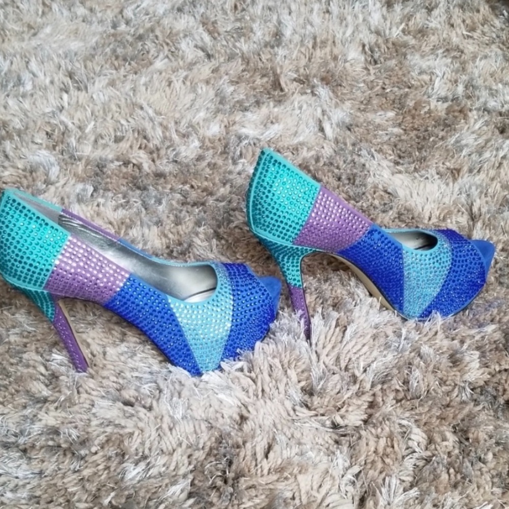 ENZO ANGIOLINI BEADED EVENING HEEL - Picture 9 of 9